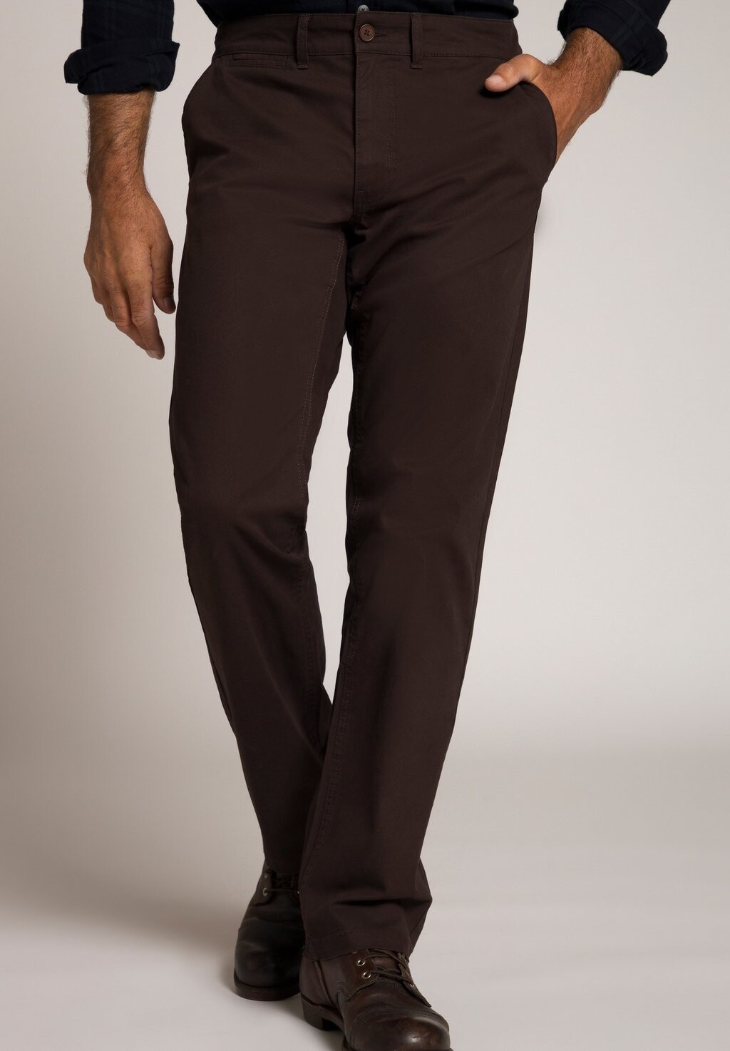 Чино Grandes Tailes Special Ventre Strong JP1880, цвет marron noir
Чино Grandes Tailes Special Ventre Strong JP1880, цвет marron noir