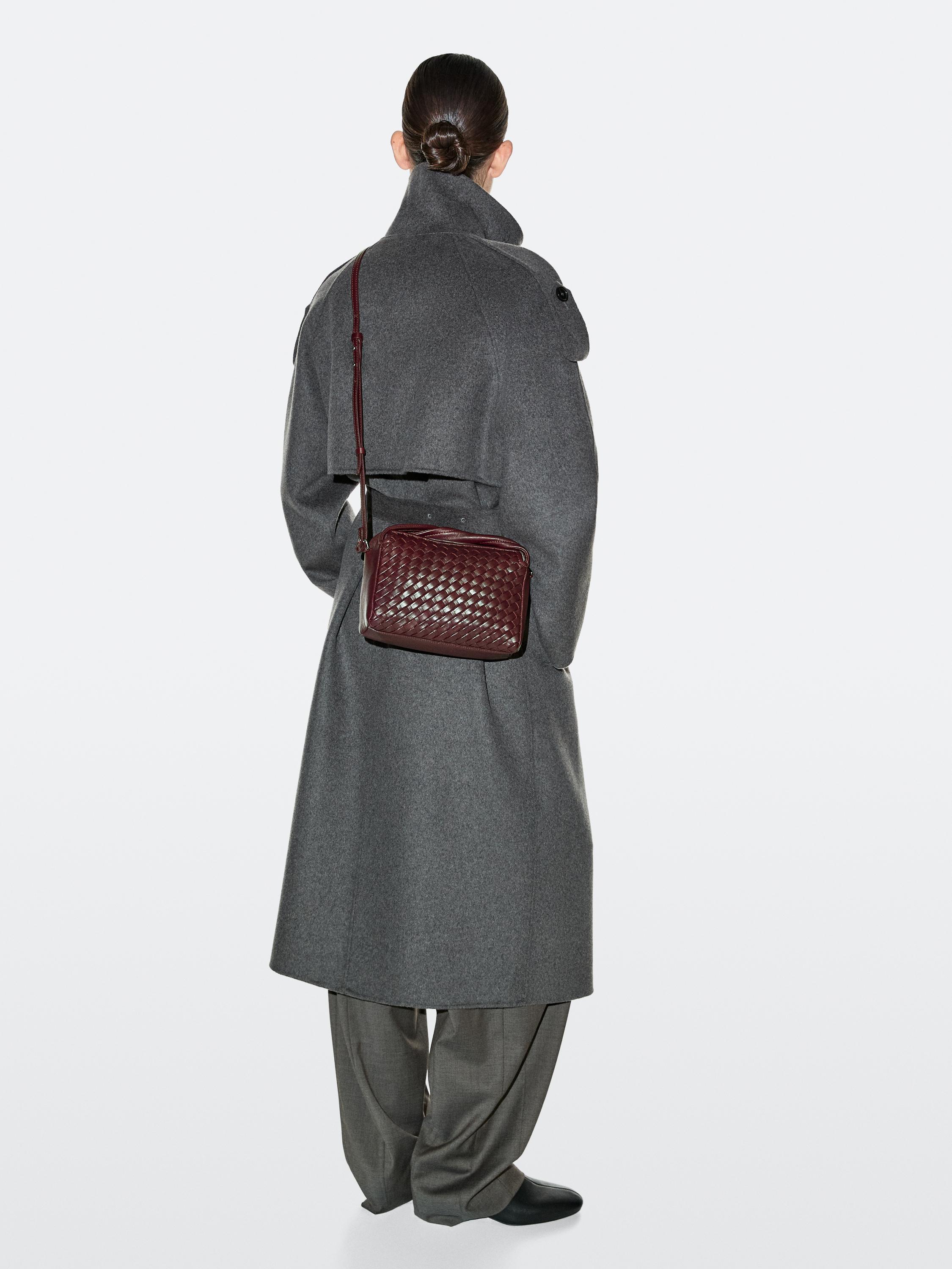 Плетеная мини-сумка из кожи наппа Massimo Dutti, burgundy
Плетеная мини-сумка из кожи наппа Massimo Dutti, burgundy