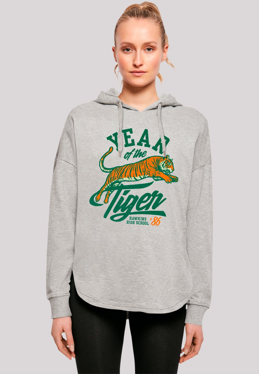 Толстовка STRANGER THINGS HAWKINS YEAR OF THE TIGER NETFLIX TV SERIES - Hoodie F4NT4STIC, серый
Толстовка STRANGER THINGS HAWKINS YEAR OF THE TIGER NETFLIX TV SERIES - Hoodie F4NT4STIC, серый
