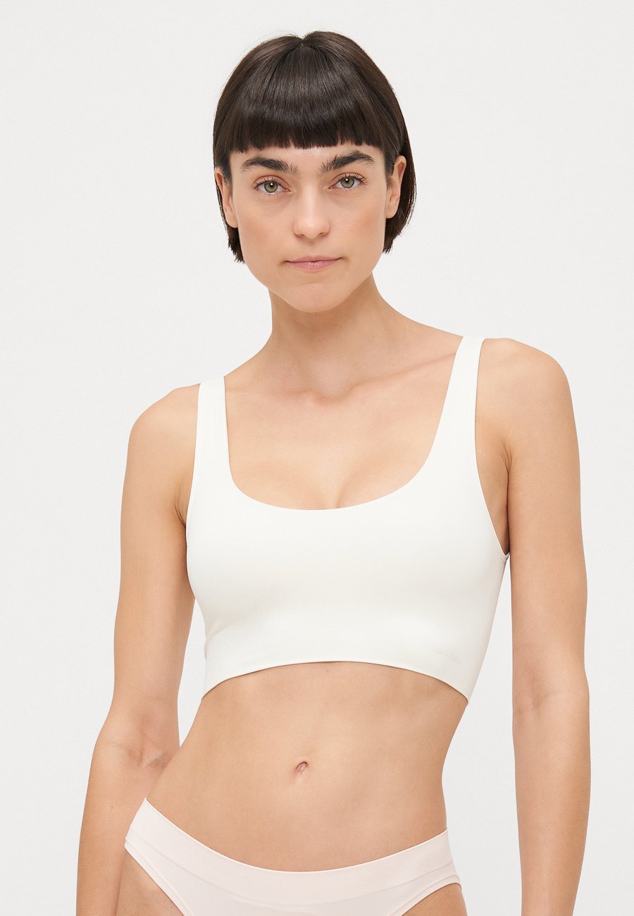 Бюстье Organic Basics SMOOTH BRALETTE, Off White/Off-White
Бюстье Organic Basics SMOOTH BRALETTE, Off White/Off-White