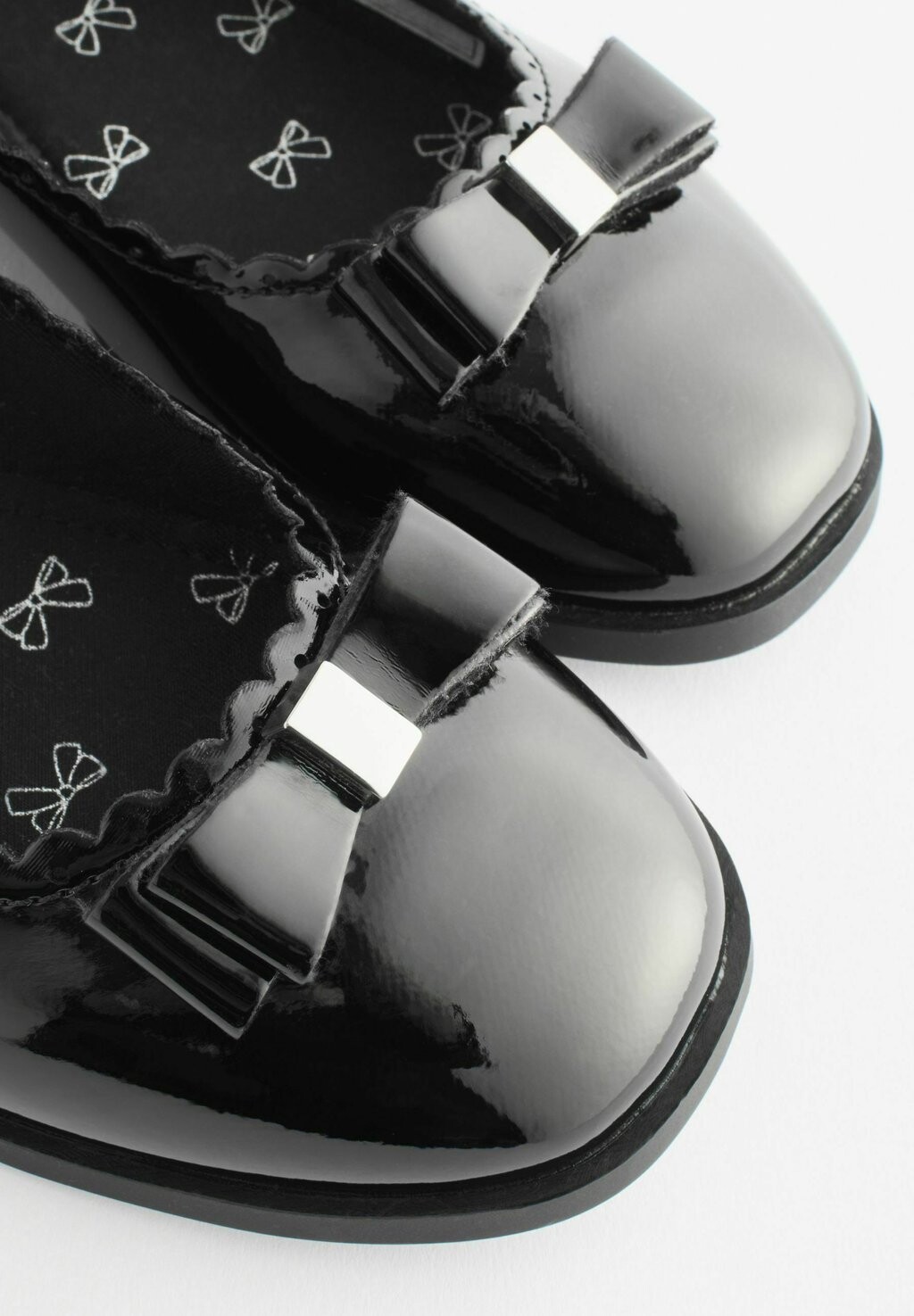 Балетки с ремешками BOW MARY JANE SCHOOL, REGULAR FIT Next, черный
Балетки с ремешками BOW MARY JANE SCHOOL, REGULAR FIT Next, черный