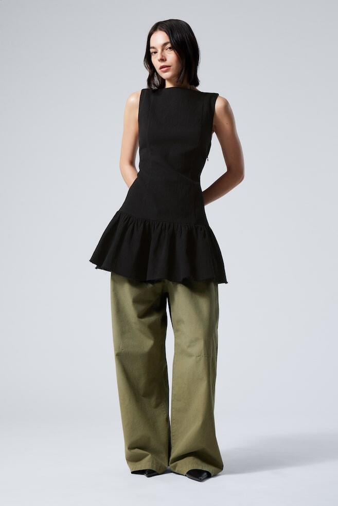 Мини-Платье из твила без рукавов Weekday, черный
Мини-Платье из твила без рукавов Weekday, черный