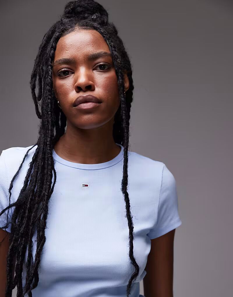 Футболка Tommy Jeans с надписью «в рубчик» нежно-голубого цвета
Футболка Tommy Jeans с надписью «в рубчик» нежно-голубого цвета