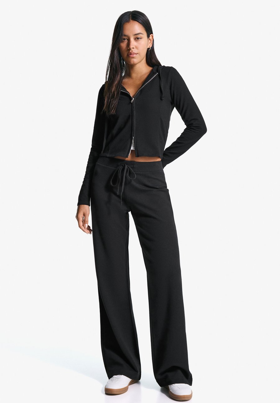 Толстовка Bershka Zip-up sweatshirt, Black
Толстовка Bershka Zip-up sweatshirt, Black