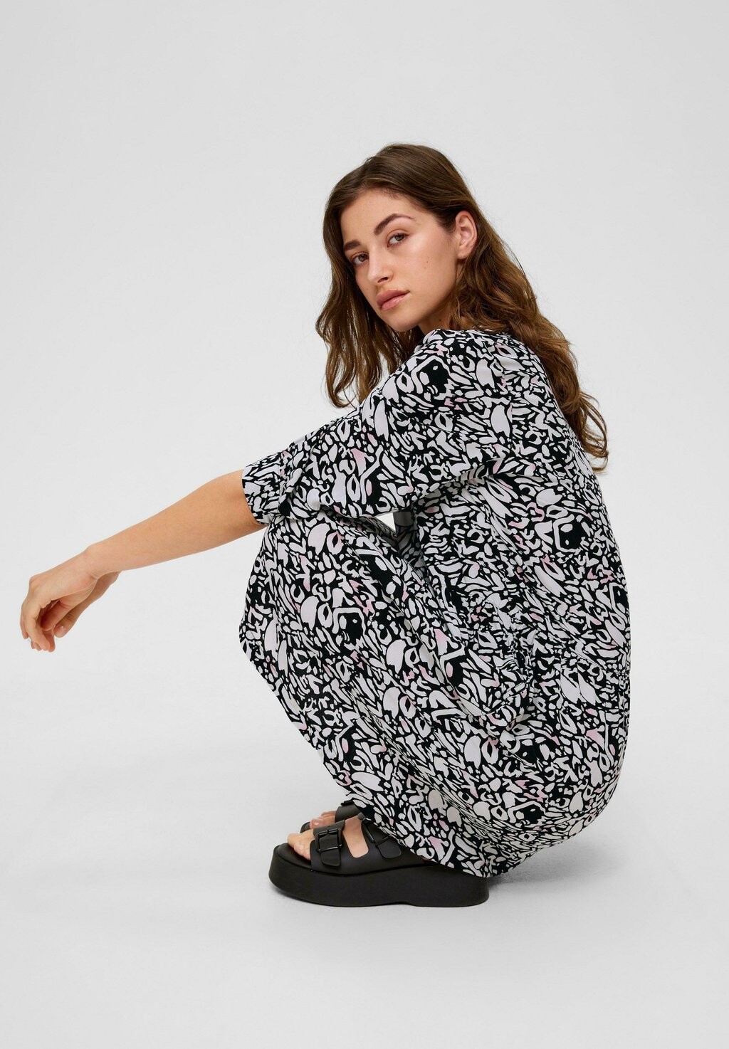 Повседневное платье MIT ALL-OVER QS, черный
Повседневное платье MIT ALL-OVER QS, черный