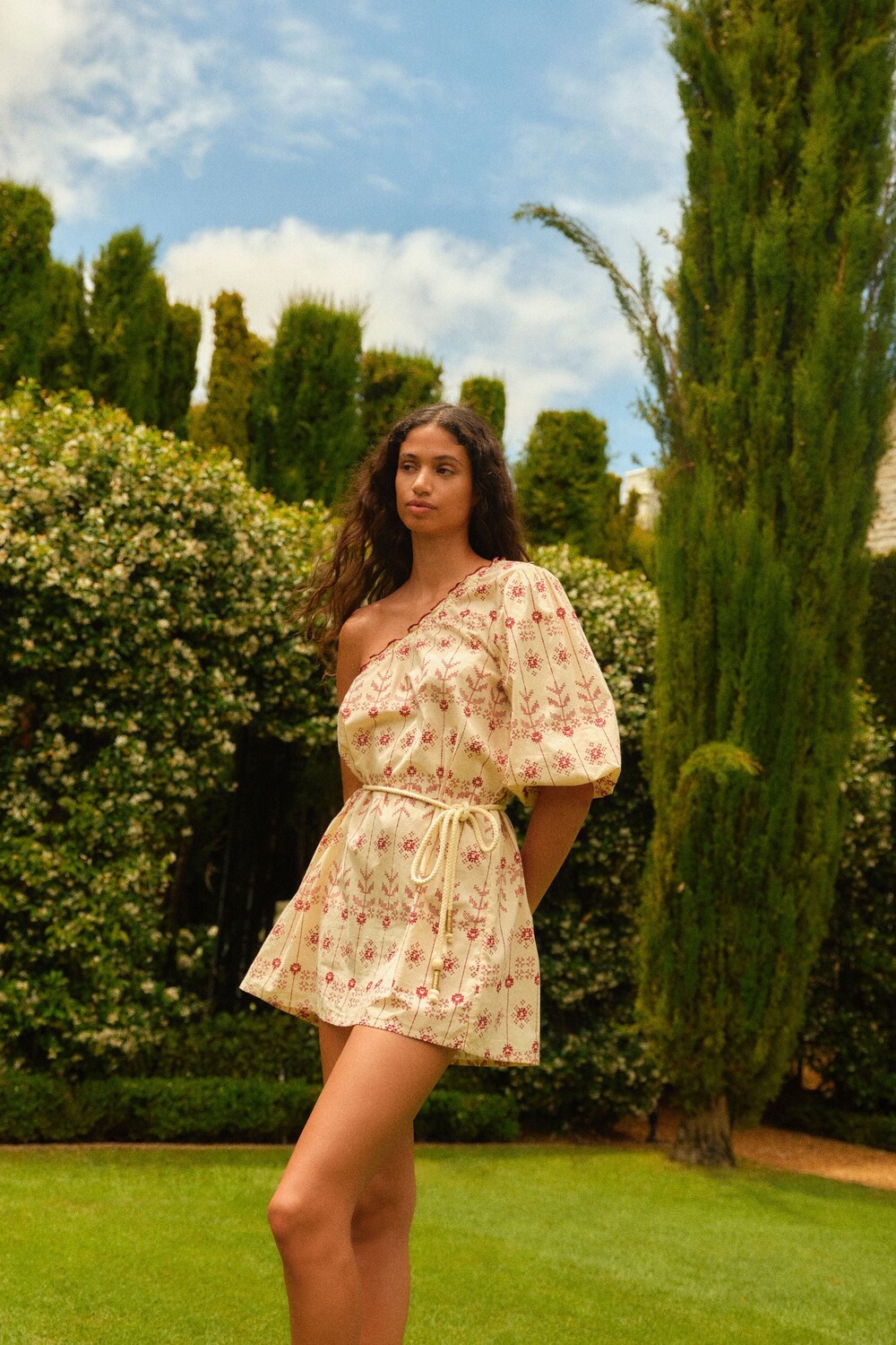 Мини платье на одно плечо с вышивкой и поясом веревкой Next, красный
Мини платье на одно плечо с вышивкой и поясом веревкой Next, красный