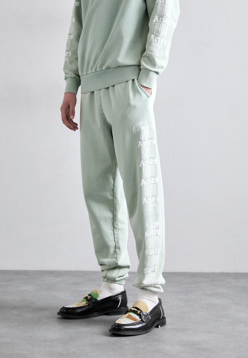 Спортивные штаны AGED ANCIENT COLUMN Aries, светло-зеленый
Спортивные штаны AGED ANCIENT COLUMN Aries, светло-зеленый