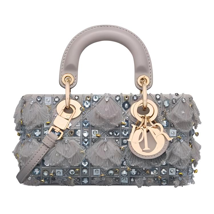 DIOR Сумка Леди Ди Сайр с вышивкой
DIOR Сумка Леди Ди Сайр с вышивкой
