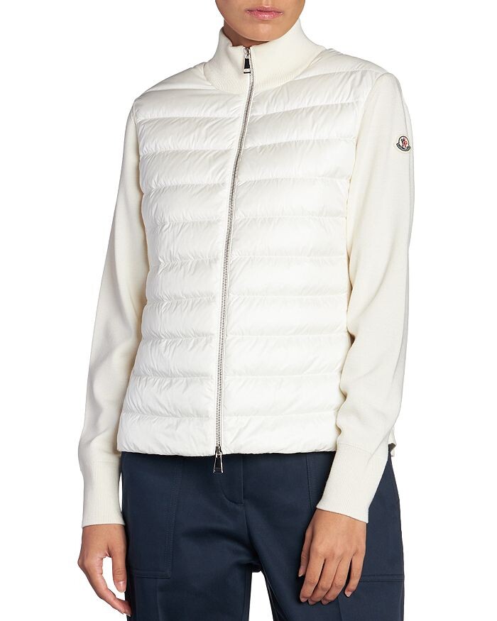 Moncler Стеганый шерстяной кардиган-пуховик, белый
Moncler Стеганый шерстяной кардиган-пуховик, белый