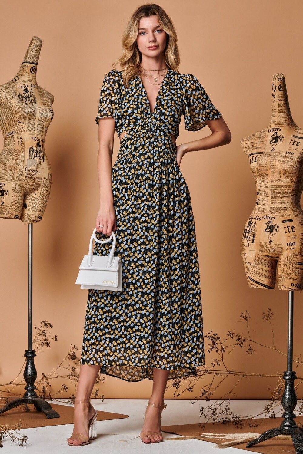 Шифоновое платье макси с глубоким вырезом и каплевидным вырезом Jolie Moi, черный
Шифоновое платье макси с глубоким вырезом и каплевидным вырезом Jolie Moi, черный