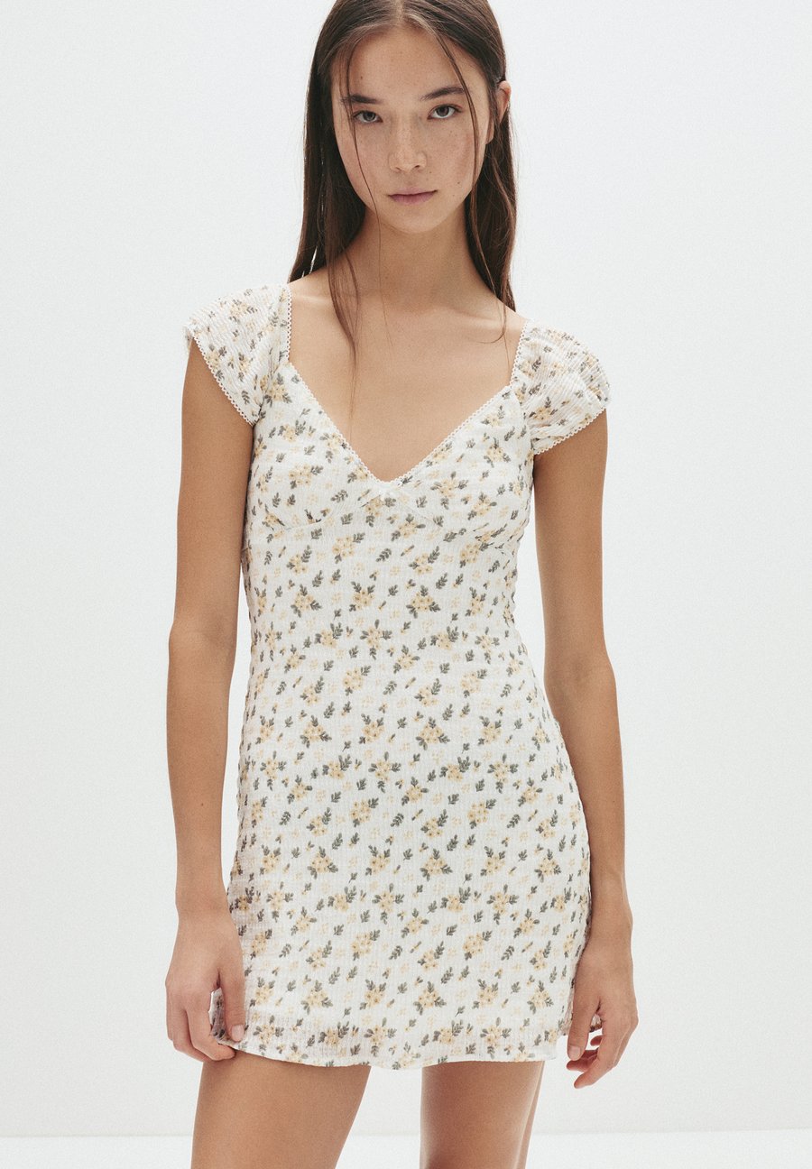 Платье PULL&BEAR FLORAL, Yellow
Платье PULL&BEAR FLORAL, Yellow