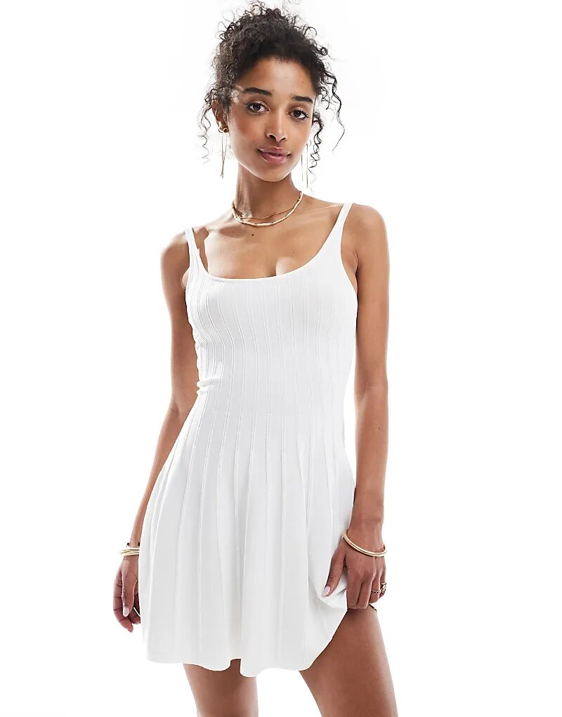 Мини-платье Bershka на бретелях белого цвета
Мини-платье Bershka на бретелях белого цвета