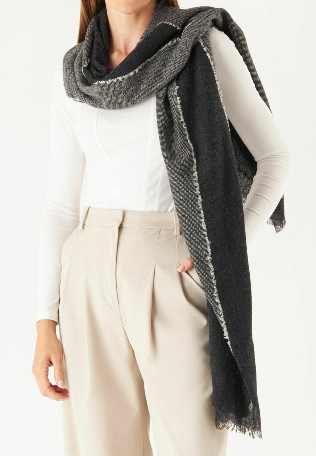 Шарф Codello, темно-серый
Шарф Codello, темно-серый