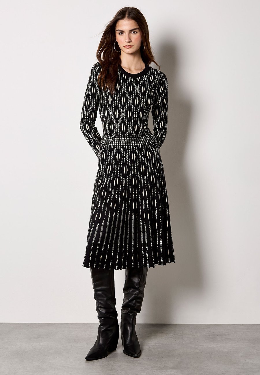 Платье Apricot Jumper dress, Black
Платье Apricot Jumper dress, Black