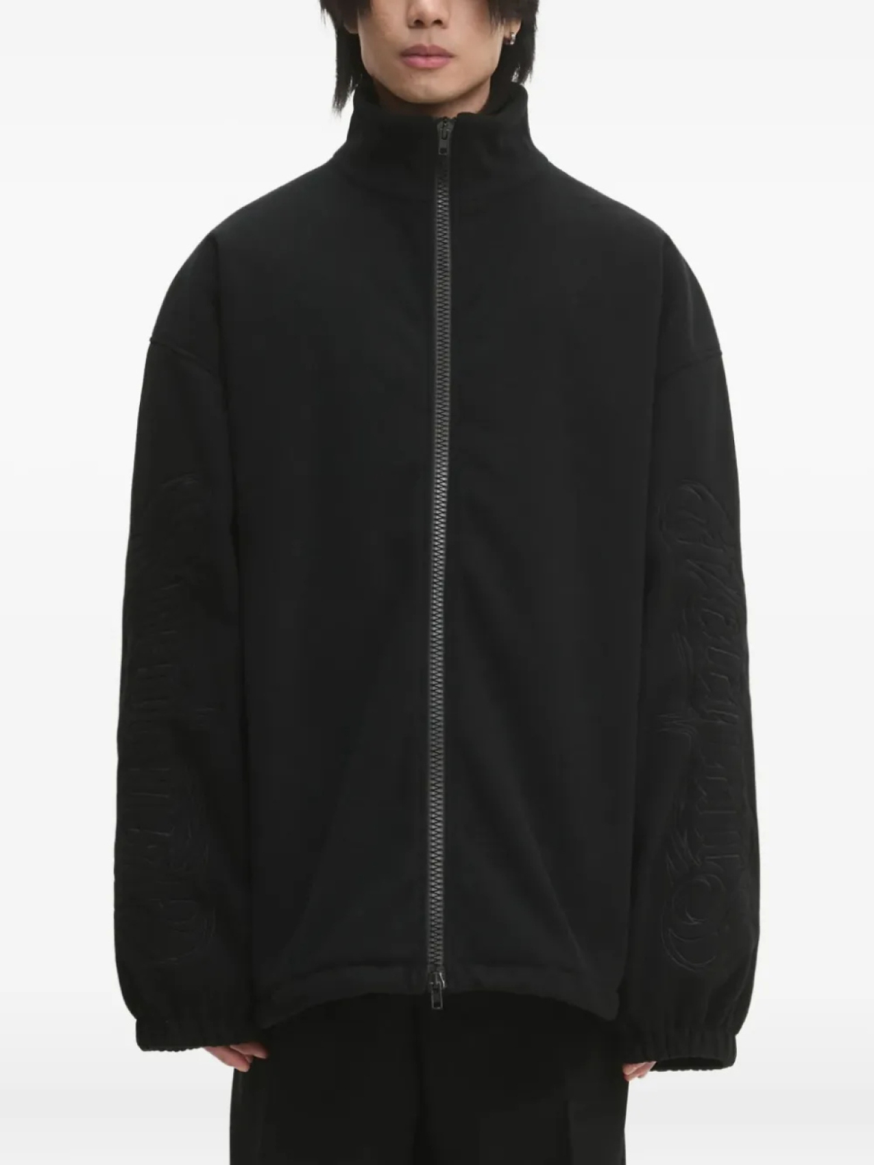 Куртка на молнии с тисненым логотипом VETEMENTS, черный
Куртка на молнии с тисненым логотипом VETEMENTS, черный