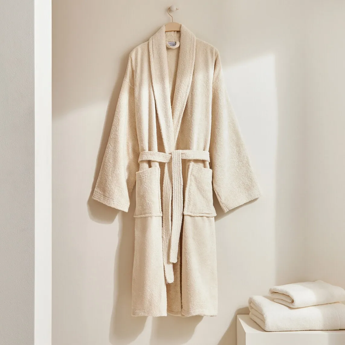 Хлопковый халат 380 гр/м2 Zafiro Basics El Corte Inglés, сырой
Хлопковый халат 380 гр/м2 Zafiro Basics El Corte Inglés, сырой