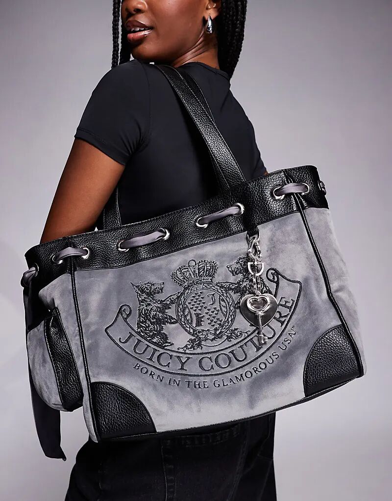 Сумка Juicy Couture Day Dreamer Y2K серого цвета
Сумка Juicy Couture Day Dreamer Y2K серого цвета