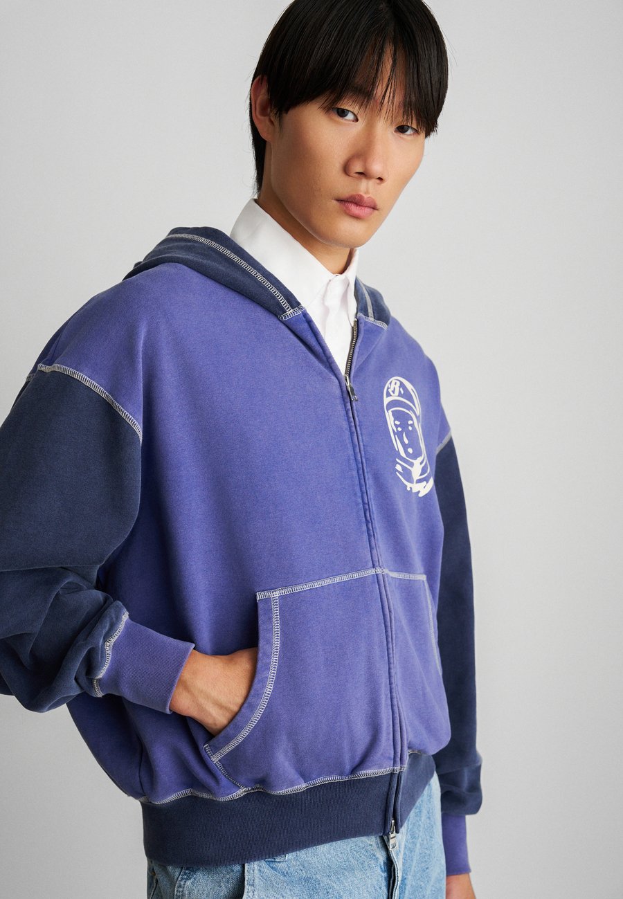 Толстовка Billionaire Boys Club OVERSIZED COLLEGE ZIP THROUGH, Indigo/Blue
Толстовка Billionaire Boys Club OVERSIZED COLLEGE ZIP THROUGH, Indigo/Blue
