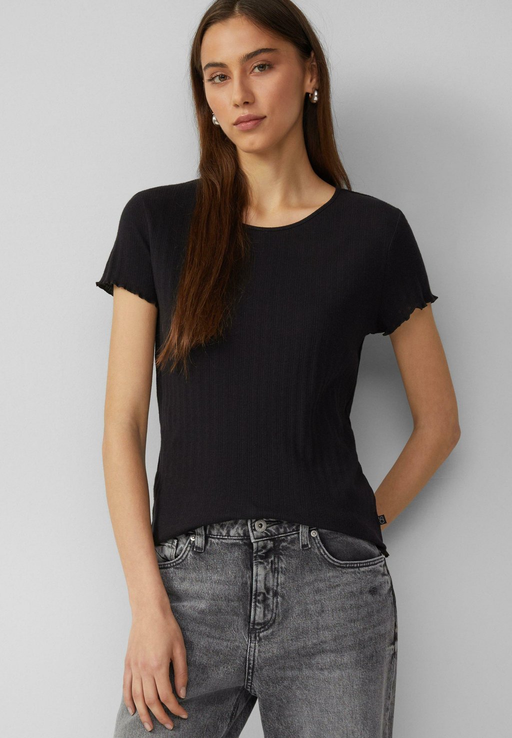 Базовая футболка MIT AJOUR-MUSTER QS, черный
Базовая футболка MIT AJOUR-MUSTER QS, черный