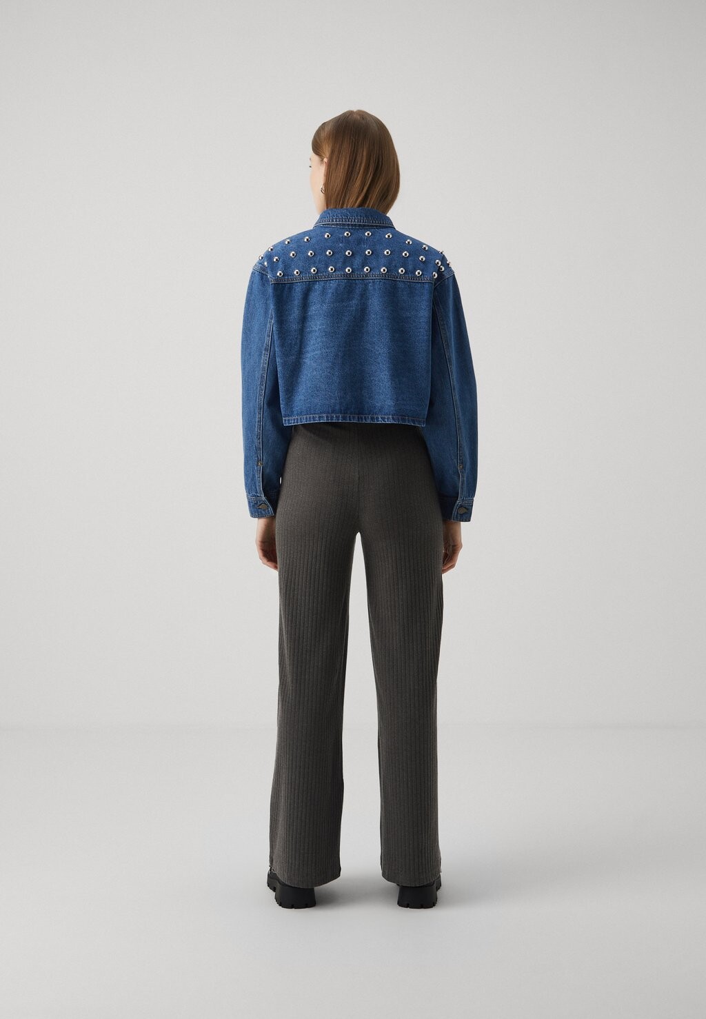 Джинсовая куртка Onlzendaya Stud Jacket ONLY, средний синий деним
Джинсовая куртка Onlzendaya Stud Jacket ONLY, средний синий деним