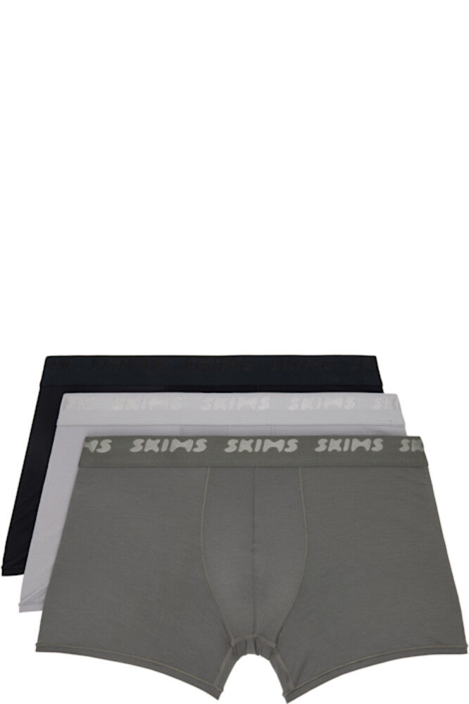 Упаковка из трех разноцветных хлопковых трусов-боксеров SKIMS длиной 3 дюйма
Упаковка из трех разноцветных хлопковых трусов-боксеров SKIMS длиной 3 дюйма