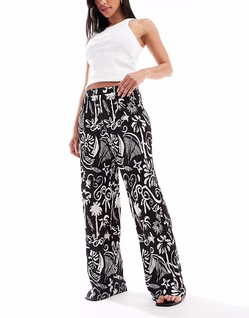 Широкие брюки-плиссе Vero Moda с высокой талией и тропическим принтом
Широкие брюки-плиссе Vero Moda с высокой талией и тропическим принтом