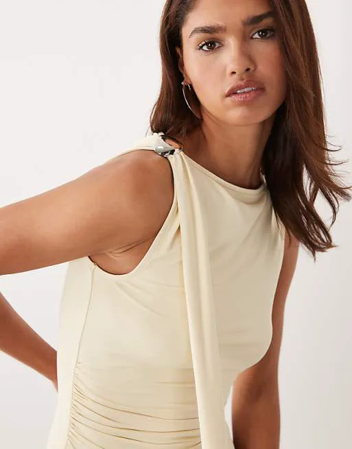 Желтый шарф-топ с фурнитурой ASOS DESIGN
Желтый шарф-топ с фурнитурой ASOS DESIGN