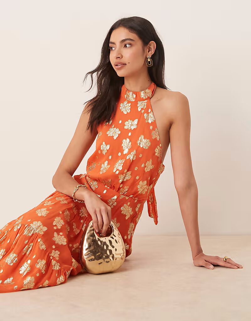 Платье-мидакси Maya Floral с бретелью через шею, многоярусное, оранжевого цвета
Платье-мидакси Maya Floral с бретелью через шею, многоярусное, оранжевого цвета