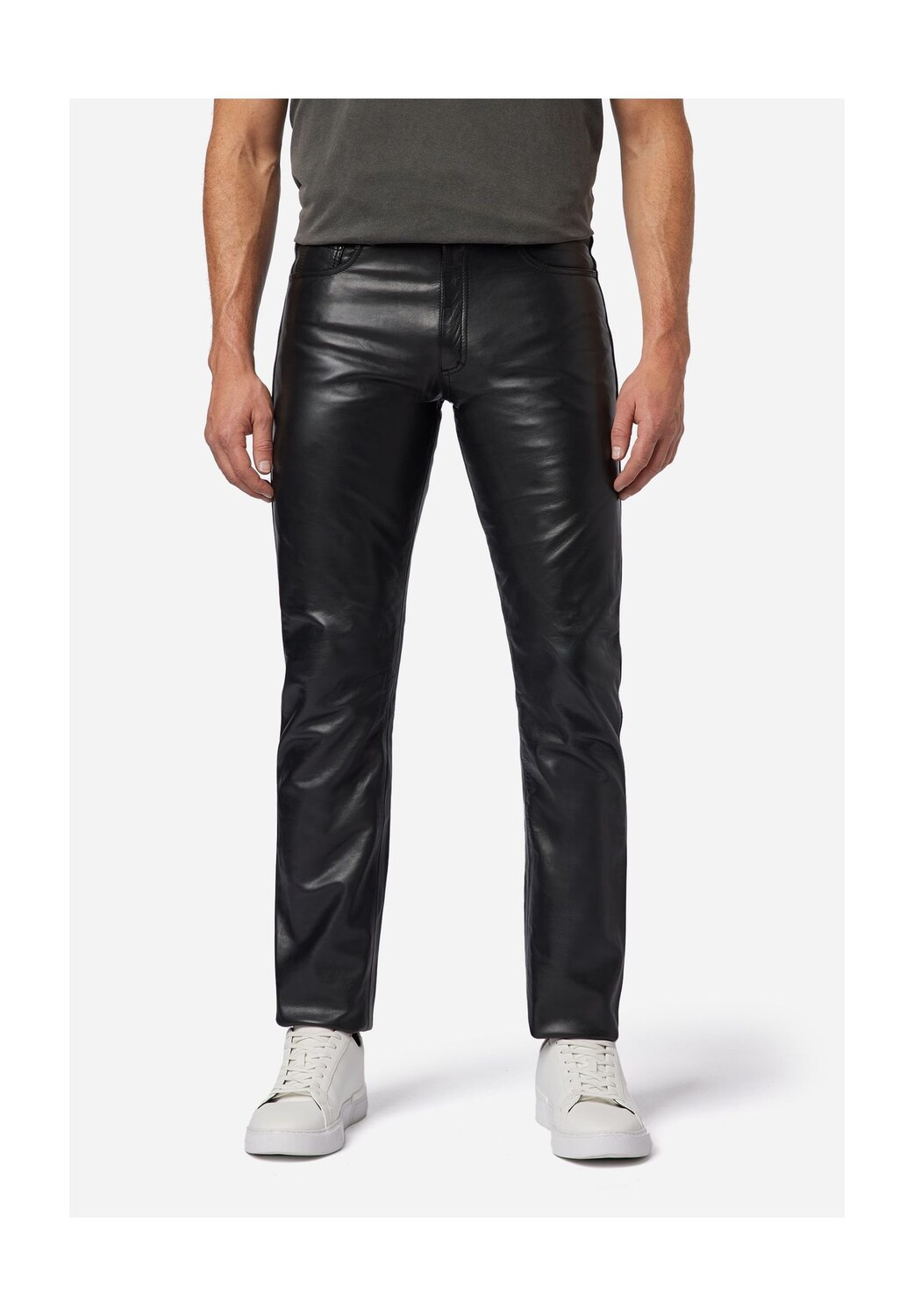 Мужские кожаные брюки №1. Джинсы 3 TR классического фасона с 5 карманами из вощеной яловой кожи, прямые брючины RICANO, цвет Schwarz Weite Zoll
Мужские кожаные брюки №1. Джинсы 3 TR классического фасона с 5 карманами из вощеной яловой кожи, прямые брючины RICANO, цвет Schwarz Weite Zoll