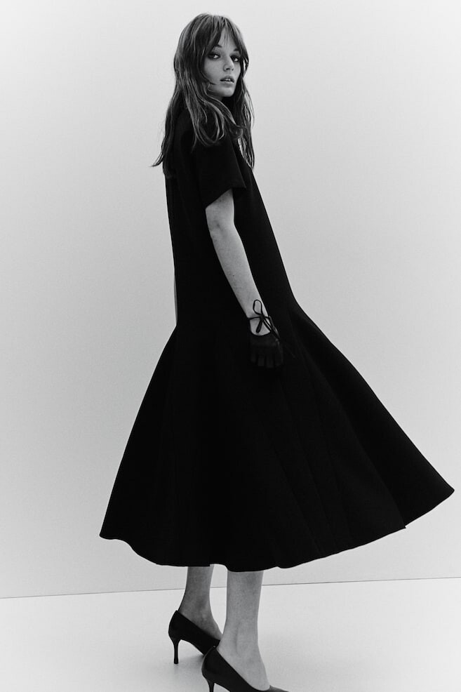 Расклешенное платье из твила H&M, черный
Расклешенное платье из твила H&M, черный