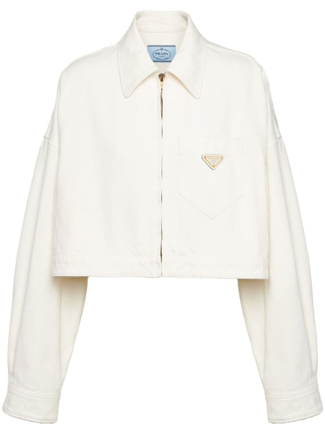 Prada укороченная джинсовая куртка с аппликацией-логотипом, нейтральный цвет 
Prada укороченная джинсовая куртка с аппликацией-логотипом, нейтральный цвет