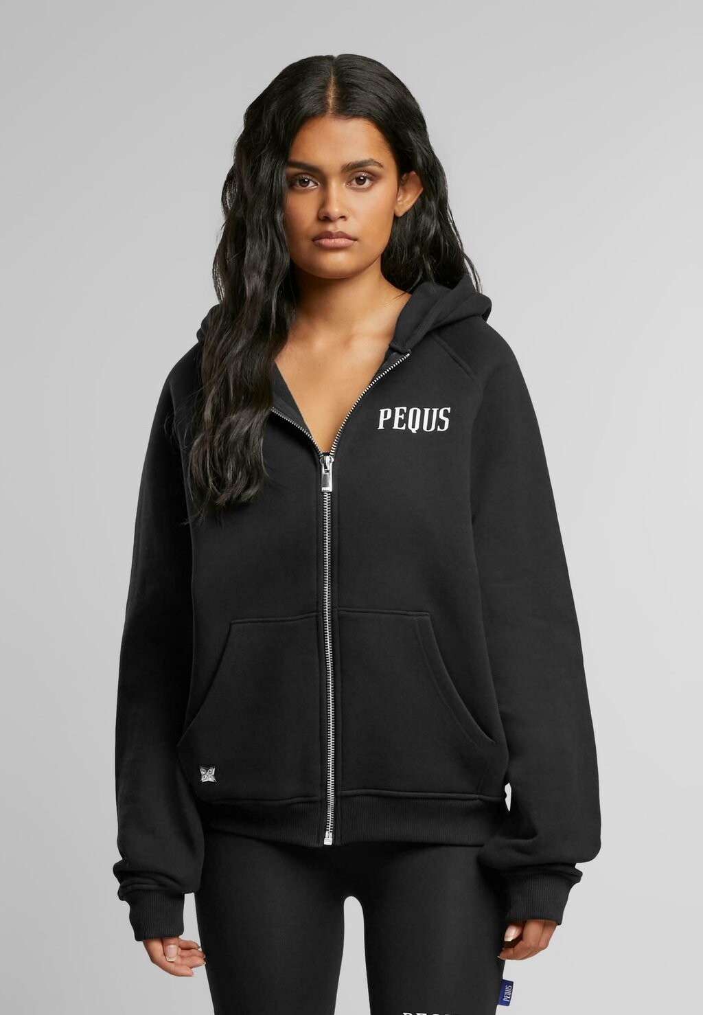 Толстовка на молнии RHINESTONE ART GALLERY PEQUS, черный
Толстовка на молнии RHINESTONE ART GALLERY PEQUS, черный