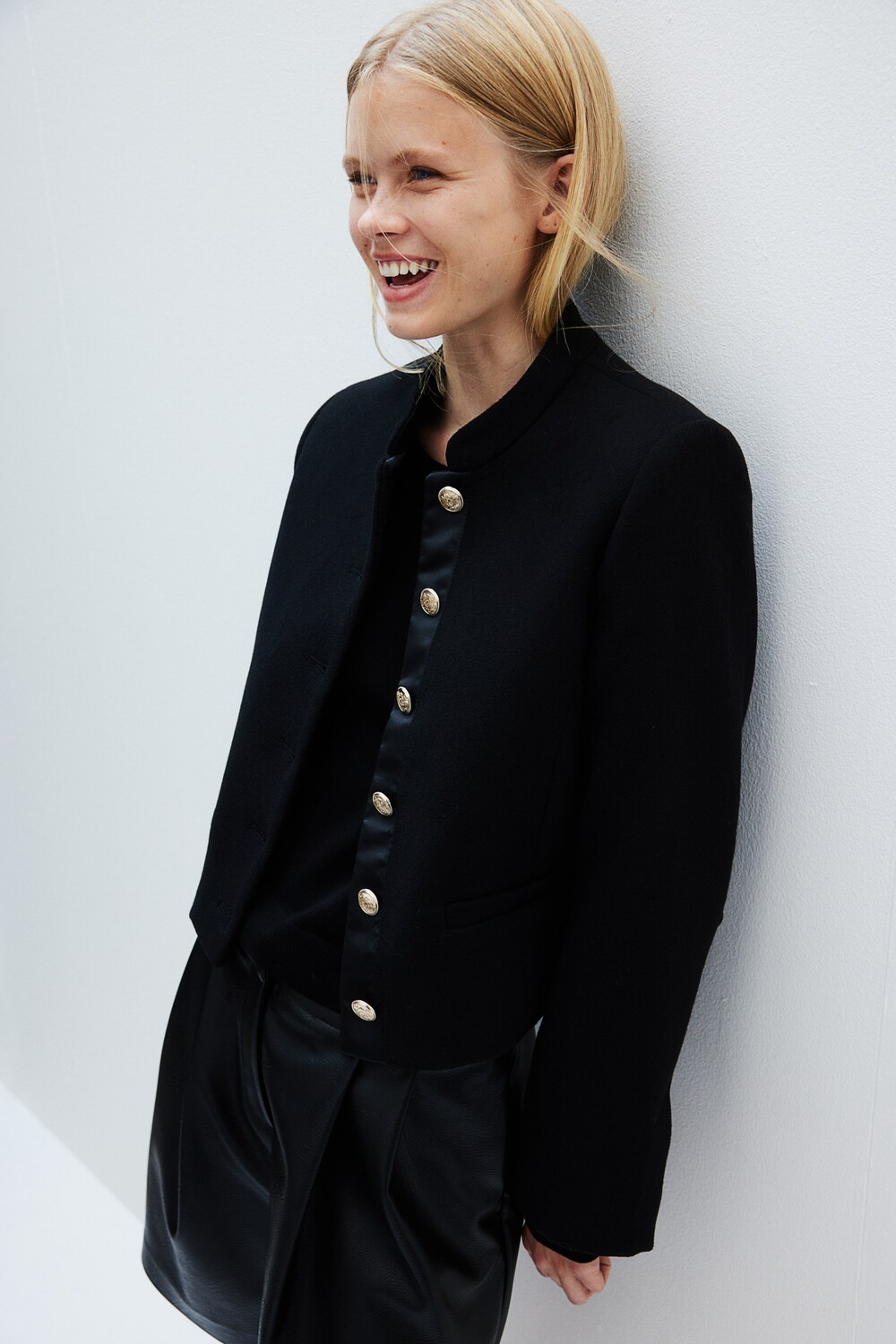 Жакет на пуговицах спереди H&M, черный
Жакет на пуговицах спереди H&M, черный