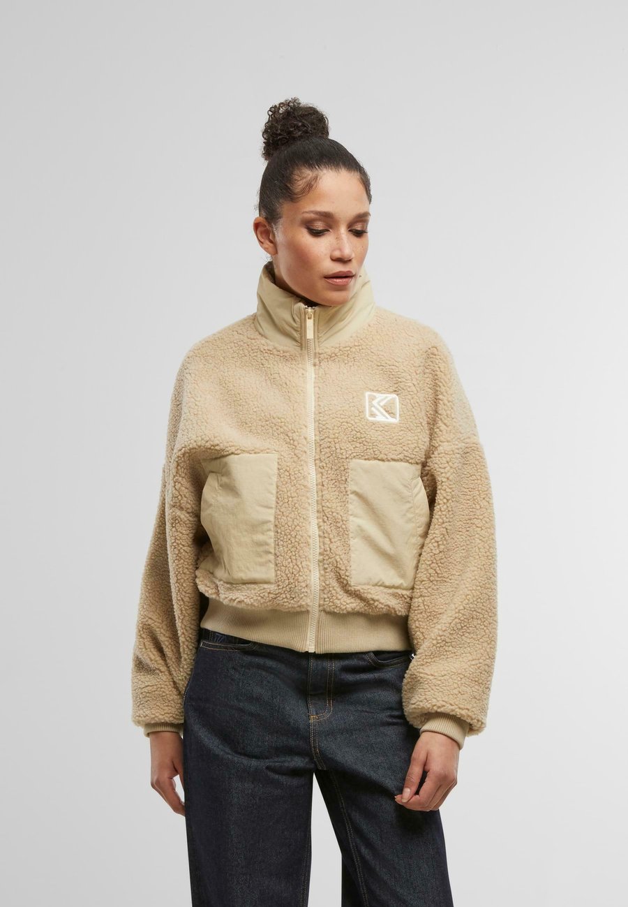 Флисовая куртка Karl Kani CROP, Sand
Флисовая куртка Karl Kani CROP, Sand