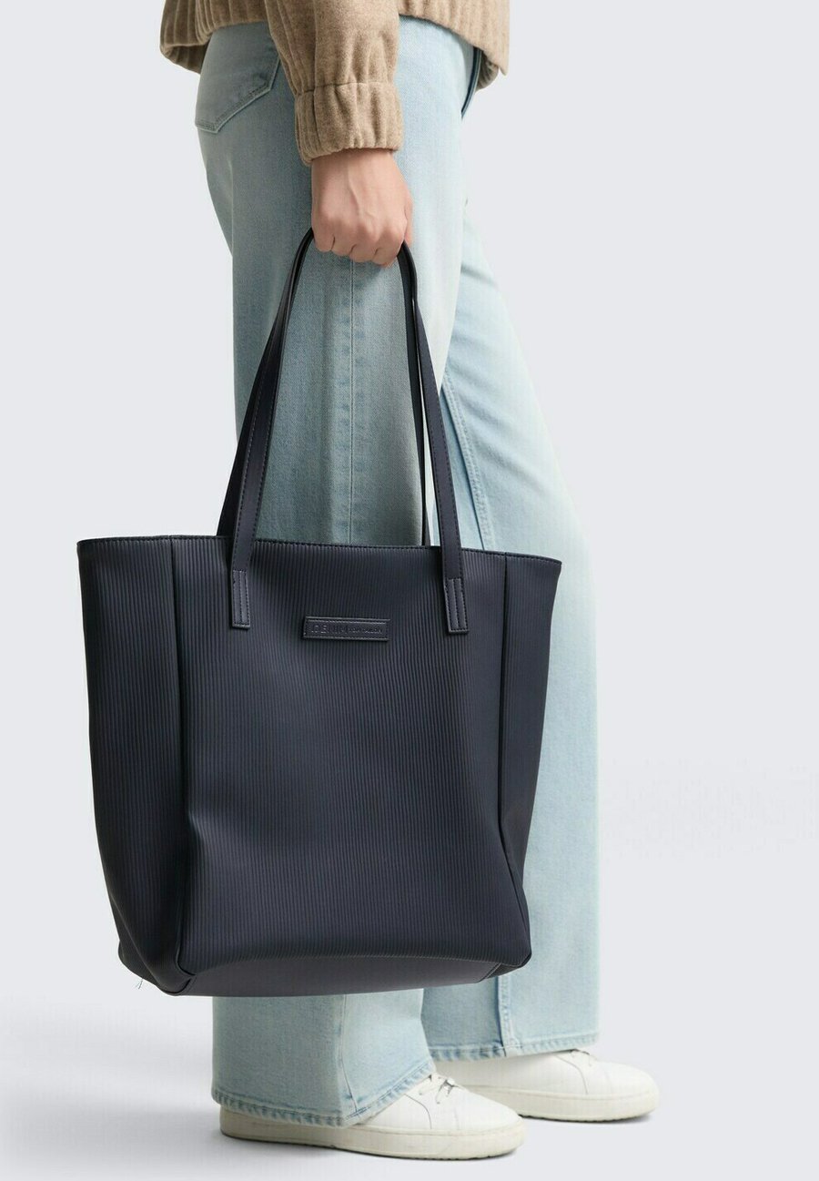 Сумка-шоппер TOM TAILOR DENIM Tote bag, Dark Blue
Сумка-шоппер TOM TAILOR DENIM Tote bag, Dark Blue