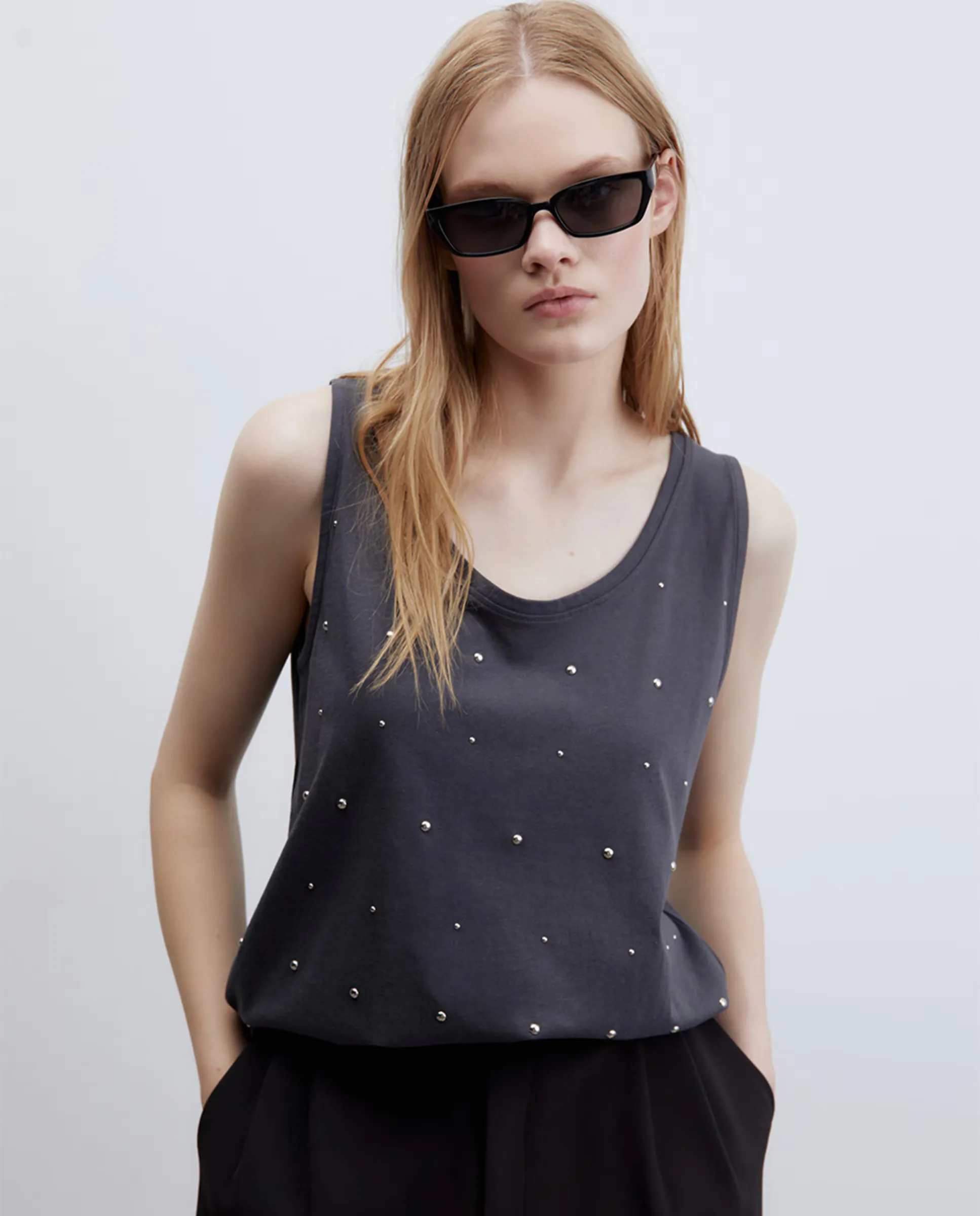 Футболка с декоративными шипами Sfera, темно-серый
Футболка с декоративными шипами Sfera, темно-серый