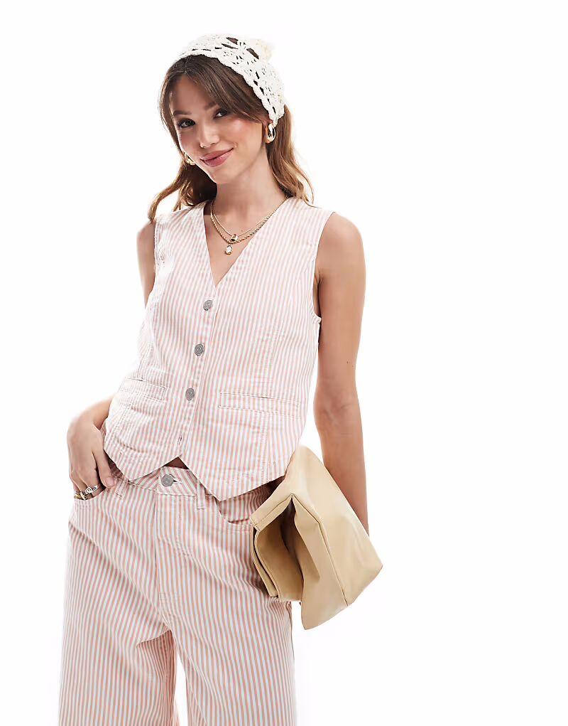 Джинсовый жилет Coord в розовую полоску Object
Джинсовый жилет Coord в розовую полоску Object