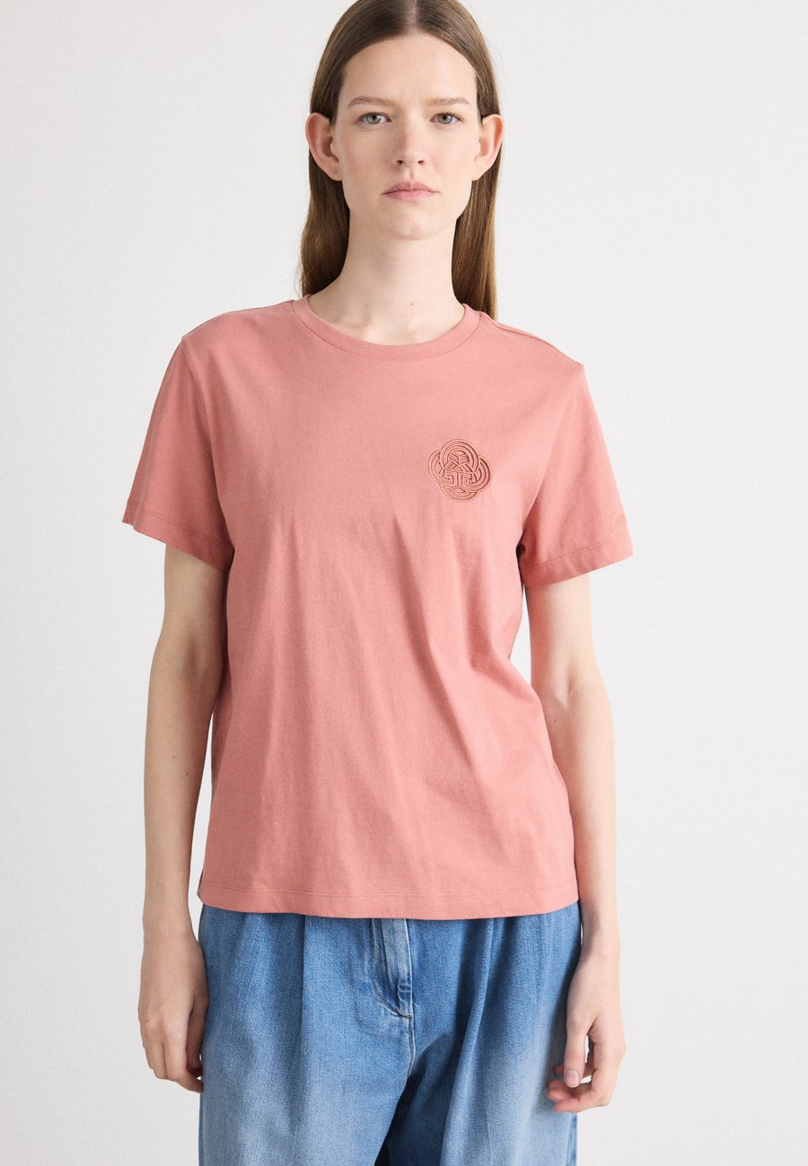 Футболка GANT GRAPHIC, Faded Brick/Mottled Apricot
Футболка GANT GRAPHIC, Faded Brick/Mottled Apricot