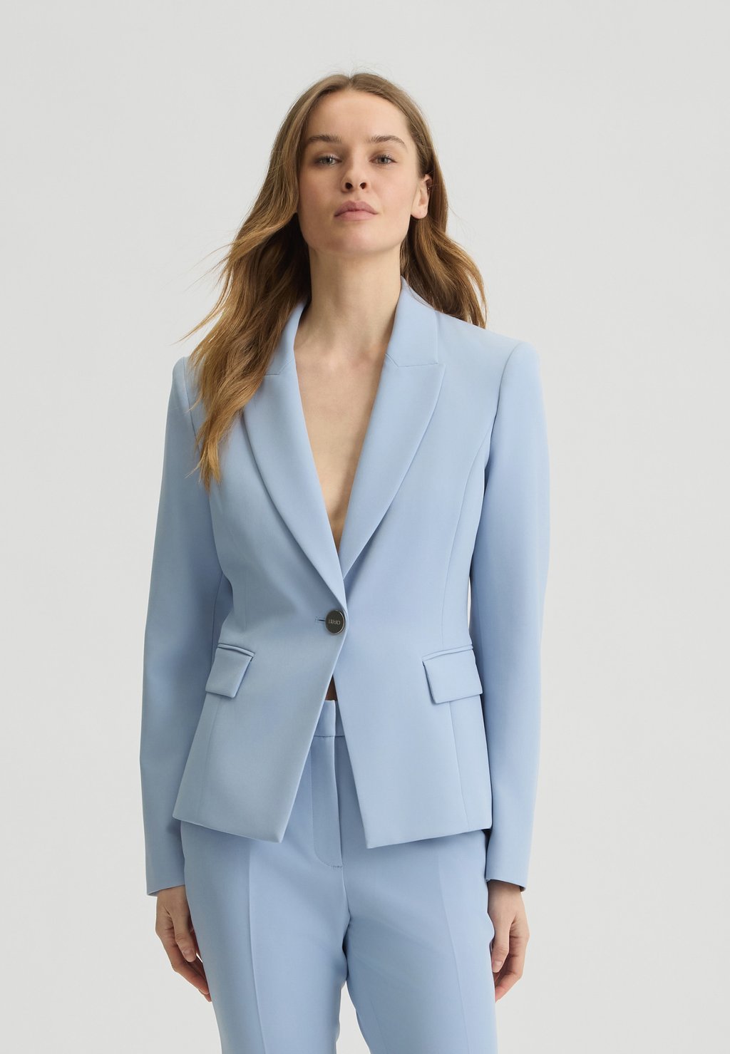 Блейзер LIU JO, светло-голубой
Блейзер LIU JO, светло-голубой