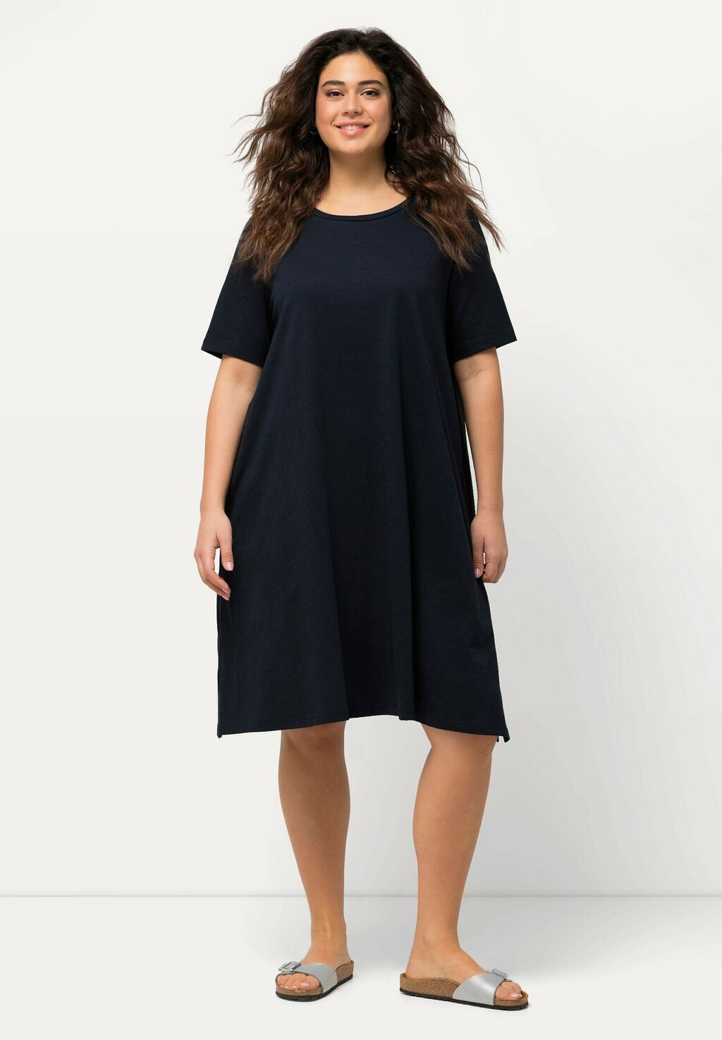 Платье из джерси A-LIJN RONDE HALS KORTE MOUWEN ZAKKEN Ulla Popken, темно-синий
Платье из джерси A-LIJN RONDE HALS KORTE MOUWEN ZAKKEN Ulla Popken, темно-синий