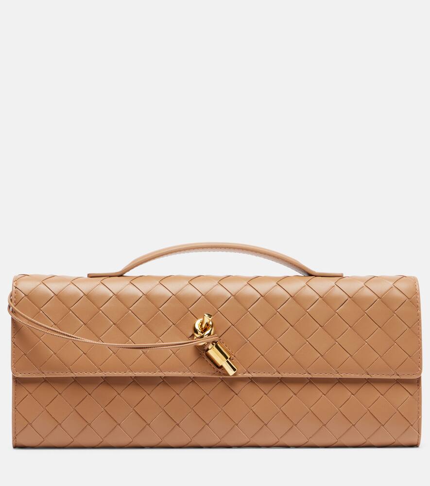 Клатч Andiamo Intrecciato из кожи Bottega Veneta, Biscuit-M Brass, Бежевый, Клатч Andiamo Intrecciato из кожи Bottega Veneta, Biscuit-M Brass
Клатч Andiamo Intrecciato из кожи Bottega Veneta, Biscuit-M Brass, Бежевый, Клатч Andiamo Intrecciato из кожи Bottega Veneta, Biscuit-M Brass
