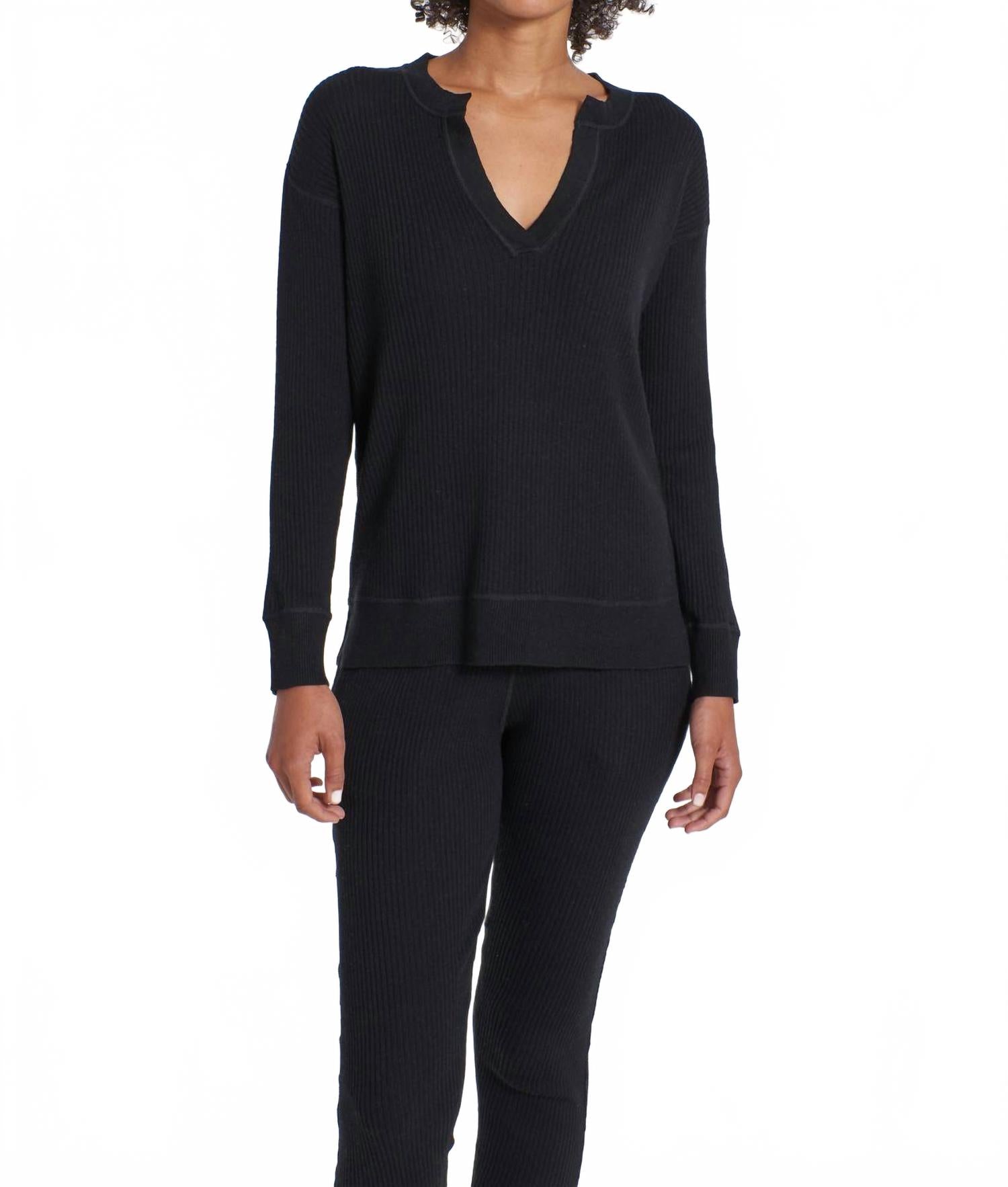 Топ с разрезом на шее Cabo в черном цвете LEIMERE
Топ с разрезом на шее Cabo в черном цвете LEIMERE