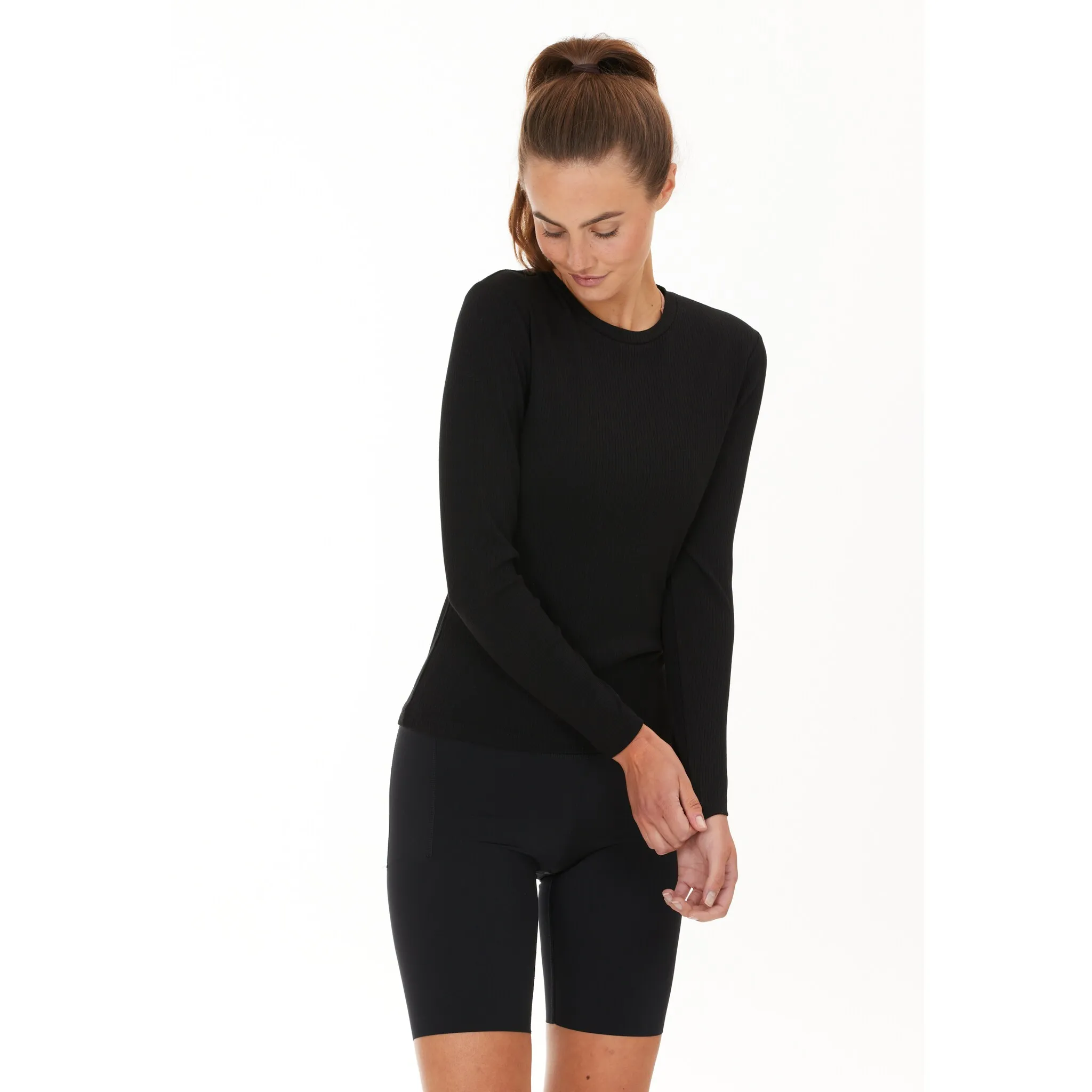 Рубашка ATHLECIA с длинными рукавами "Lankae", обладает влагорегулирующими свойствами и тянется в четырех направлениях, черный
Рубашка ATHLECIA с длинными рукавами "Lankae", обладает влагорегулирующими свойствами и тянется в четырех направлениях, черный