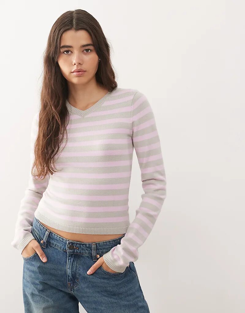 Вязаный джемпер Lioness с V-образным вырезом в нежно-розовую полоску
Вязаный джемпер Lioness с V-образным вырезом в нежно-розовую полоску