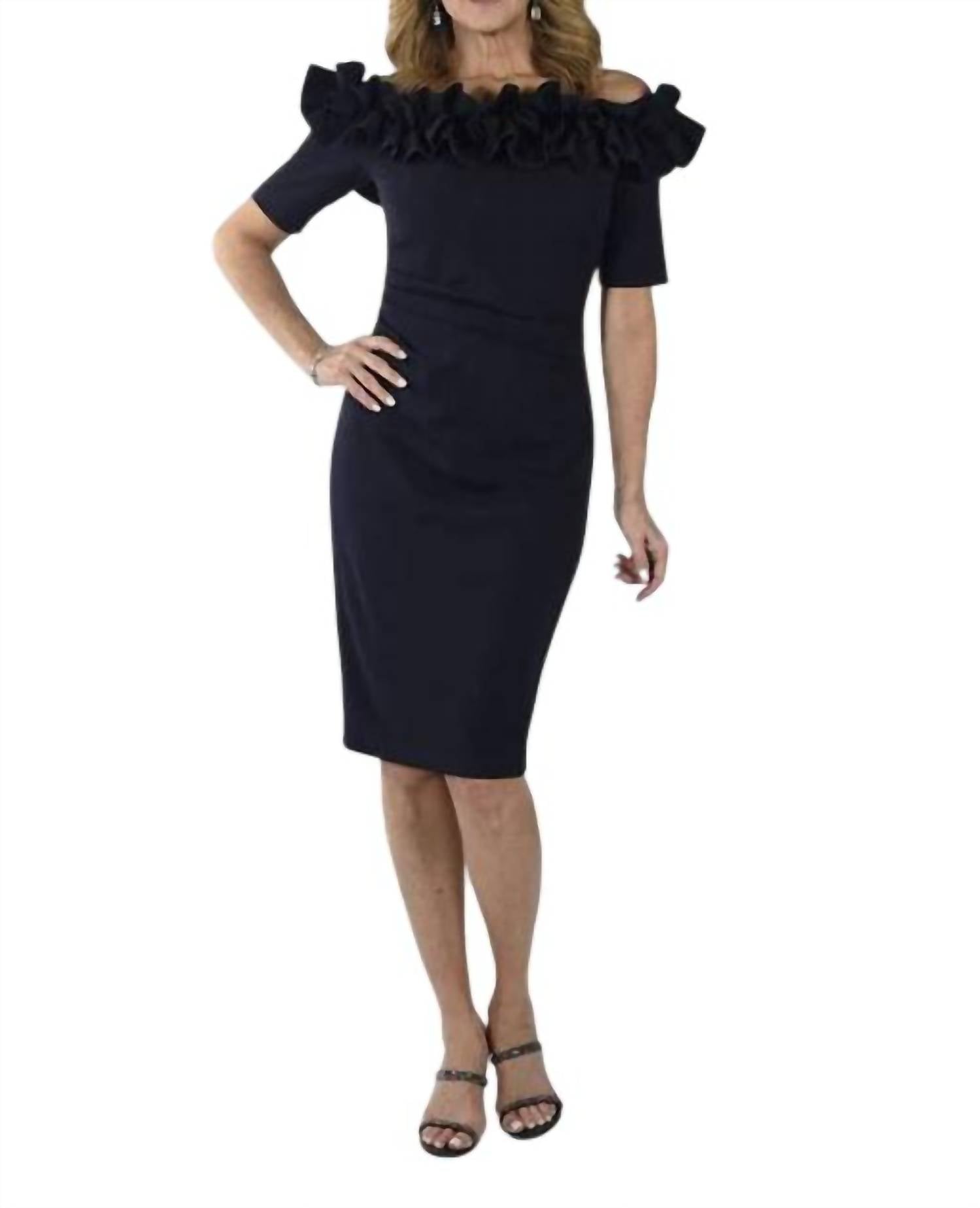 Коктейльное платье с открытыми плечами в темно-синем цвете Frank Lyman
Коктейльное платье с открытыми плечами в темно-синем цвете Frank Lyman