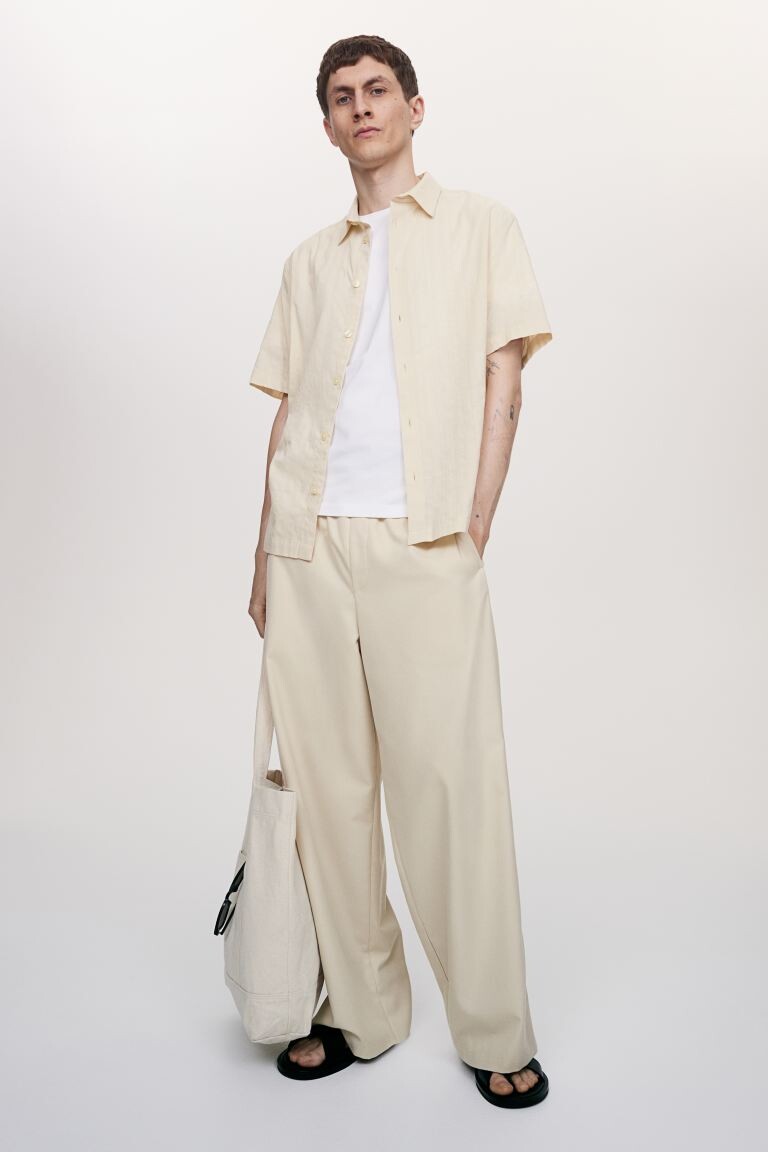 Рубашка структурированного силуэта обычного кроя H&M, бежевый
Рубашка структурированного силуэта обычного кроя H&M, бежевый