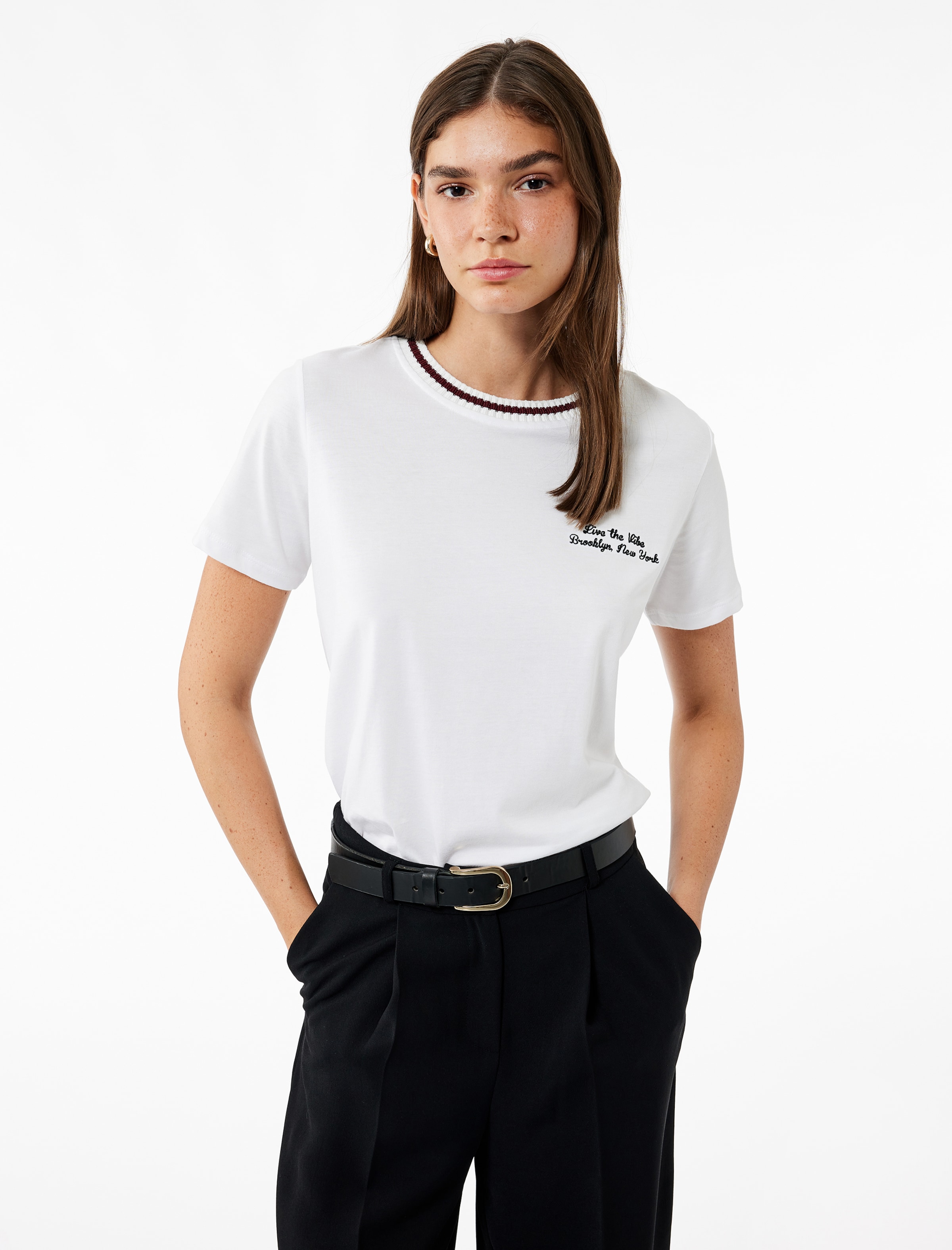 Koton Футболка в цвете экрю
Koton Футболка в цвете экрю