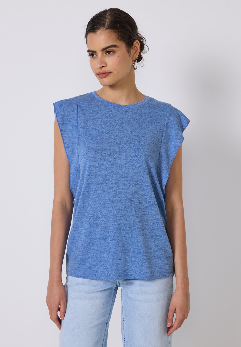 Базовая футболка MIT VOLANTS Street One Studio, светло-голубой
Базовая футболка MIT VOLANTS Street One Studio, светло-голубой