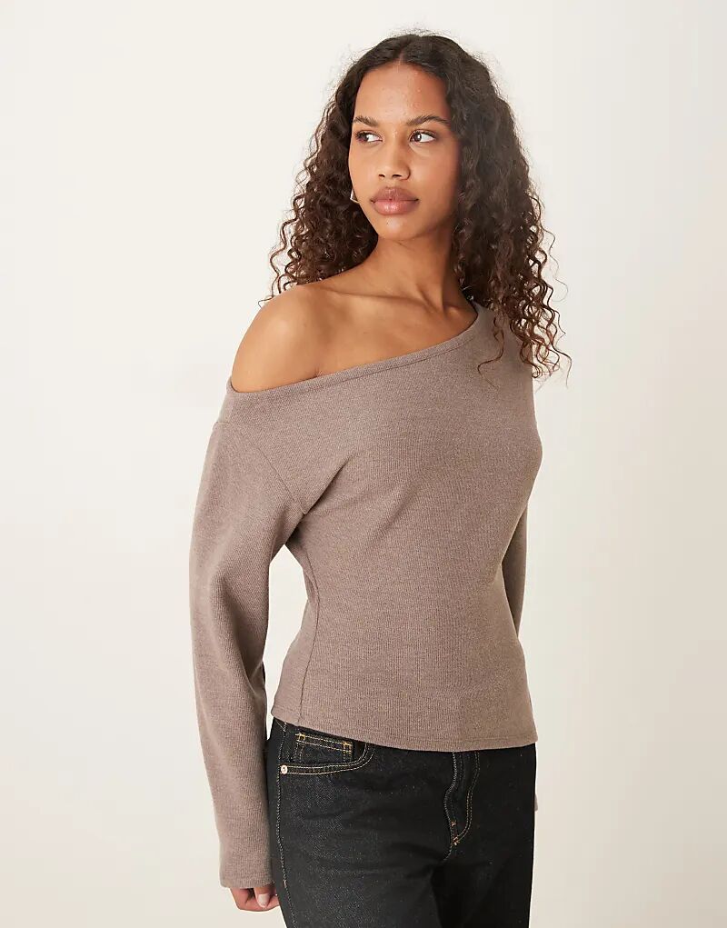 Супермягкий лонгслив с открытыми плечами и длинными рукавами цвета мокко от ASOS DESIGN
Супермягкий лонгслив с открытыми плечами и длинными рукавами цвета мокко от ASOS DESIGN