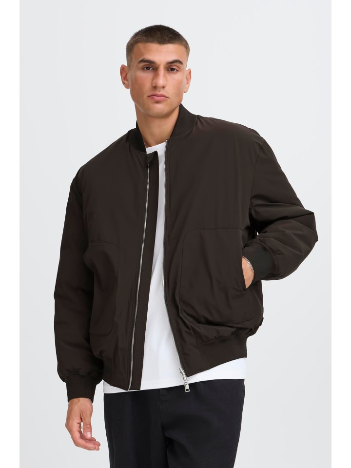 Куртка-бомбер SDROMEO BOMBER черного цвета !SOLID
Куртка-бомбер SDROMEO BOMBER черного цвета !SOLID